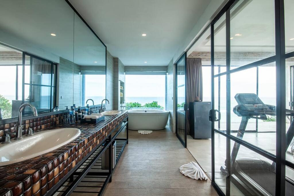 Nusa Dua Ocean View With Private Beach ภายนอก รูปภาพ